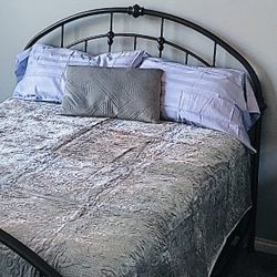 New Iron/brass Bed Queen Size
