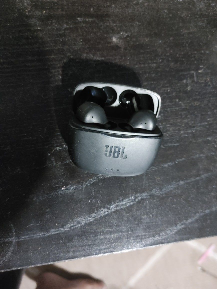 JBL Bluetooth Headset & Charger Case