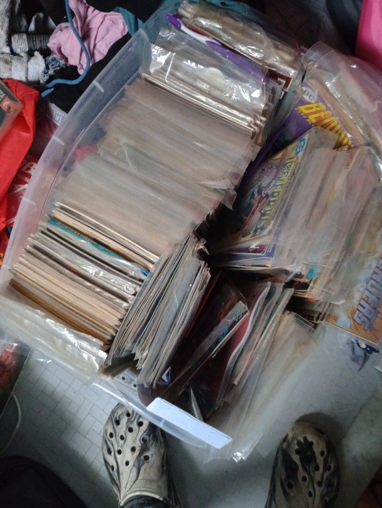 300+ Lot Of Comic Books All Sealed And Preserved