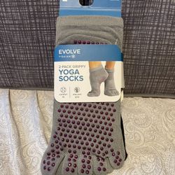 Gaiam Evolve 2 Pack Grippy Yoga Socks  Brand New 