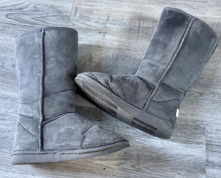 Nyu Yoka Tall Gray Boots. Women’s Size 8.