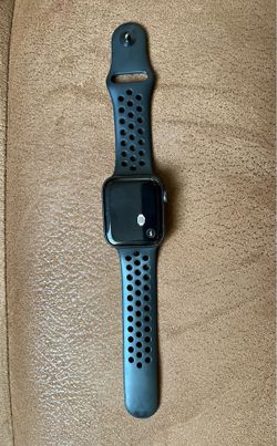 *Used - great condition* Apple Watch Series 6 - MUST GO