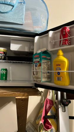 Mini Fridge Dorm Size 1.7 Cu  Ft