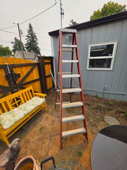 8' fiberglass ladder