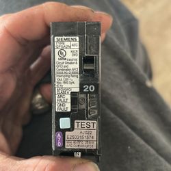 Siemens Dual Function And Combination Breakers 15&20amp Available