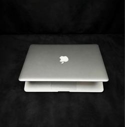 Apple MacBook Pro 13” i5/8GB/256GB SSD $140