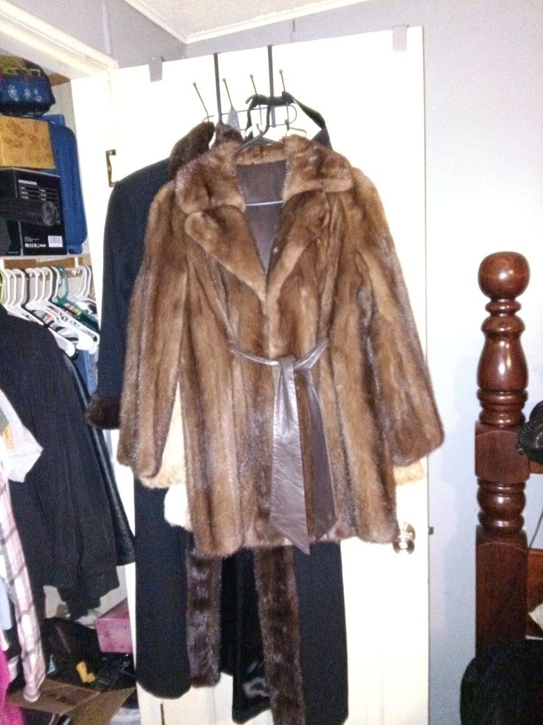 MINK COAT LIKE NEW PETITE 