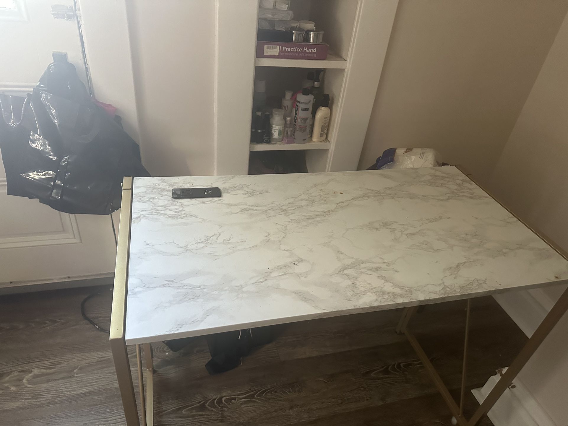 Desk/table