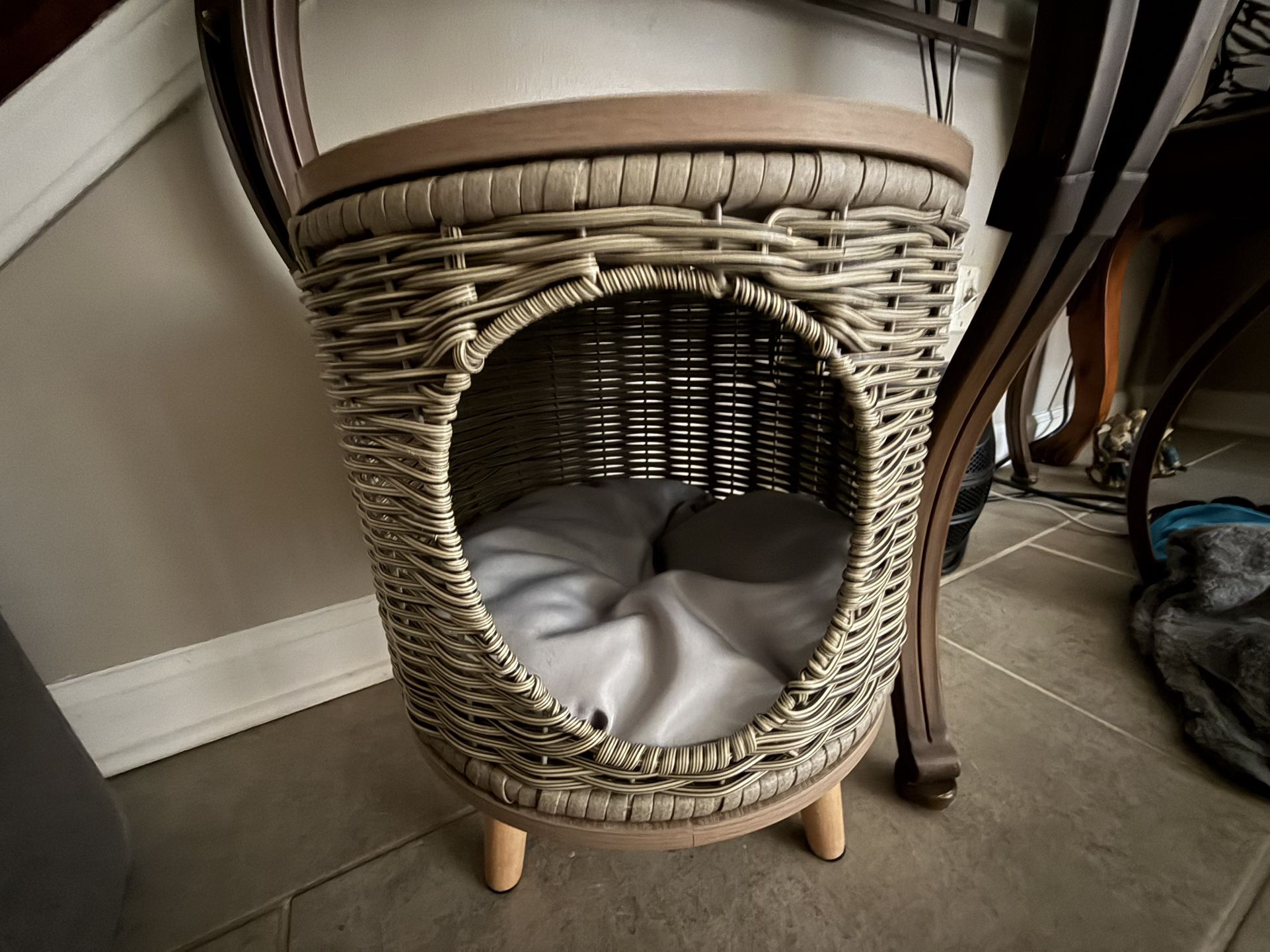 Whisker City Cat Lounger