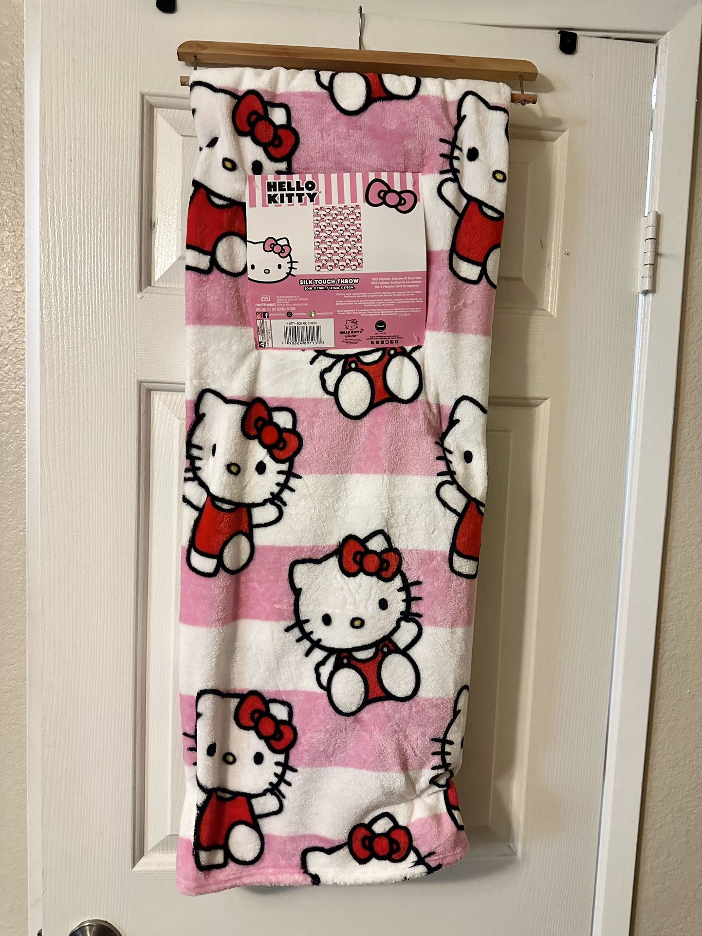 HELLO KITTY BLANKETS / NEW