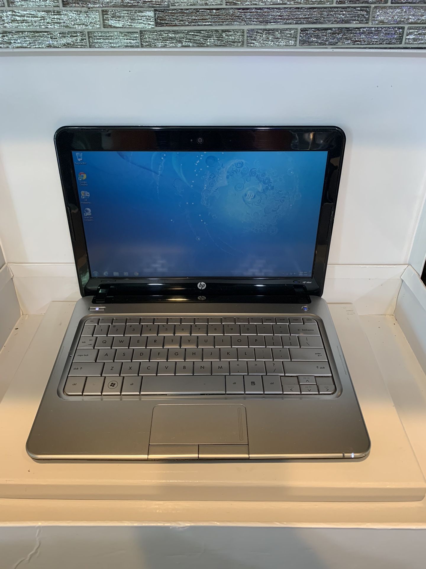 11” HP Mini 311 Laptop with HDMI, Webcam, Windows 7 and Microsoft Office