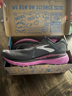 Women’s Brooks 9.5