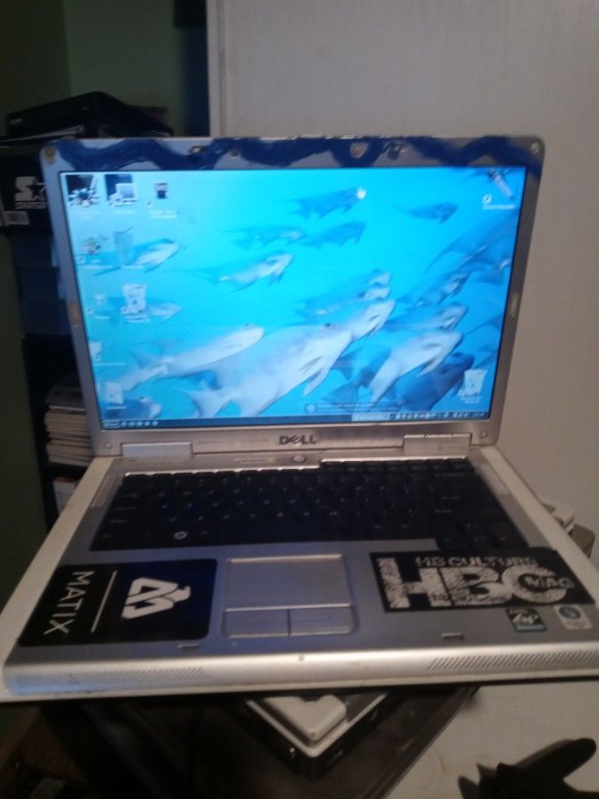laptop with charger Dell Inspiron 1501