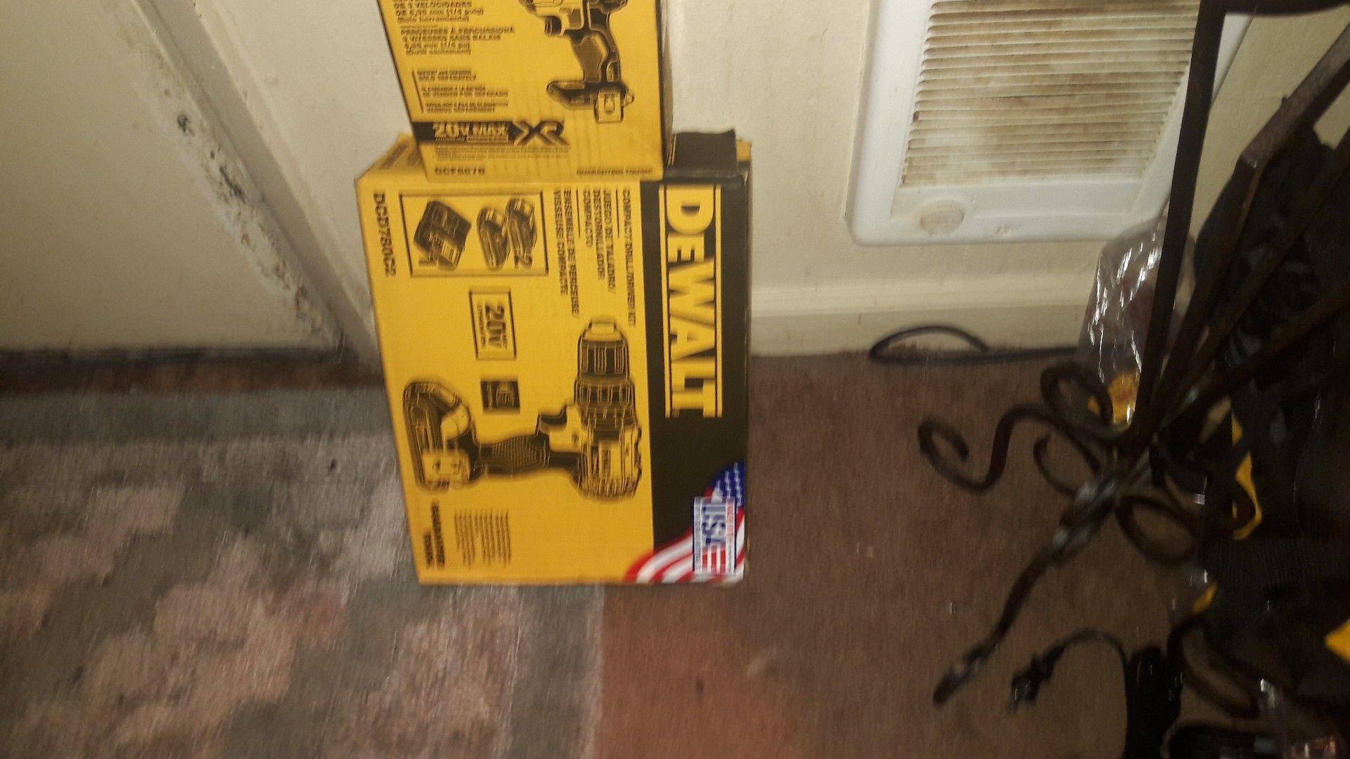 DeWalt brushless XR drill driver kit 2 batteries and charger $130