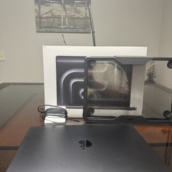 2024 MacBook Pro M4 Max 16’ Like New 
