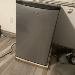 Whirlpool Mini Fridge 