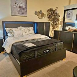 Black Gold 4 Piece Queen Bedroom Set With led Lights