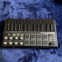 MPK mini MIDI keyboard
