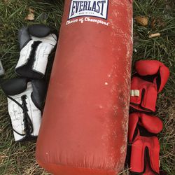 Heavy Boxing Punching Bag With 2 Pears Of Glove 