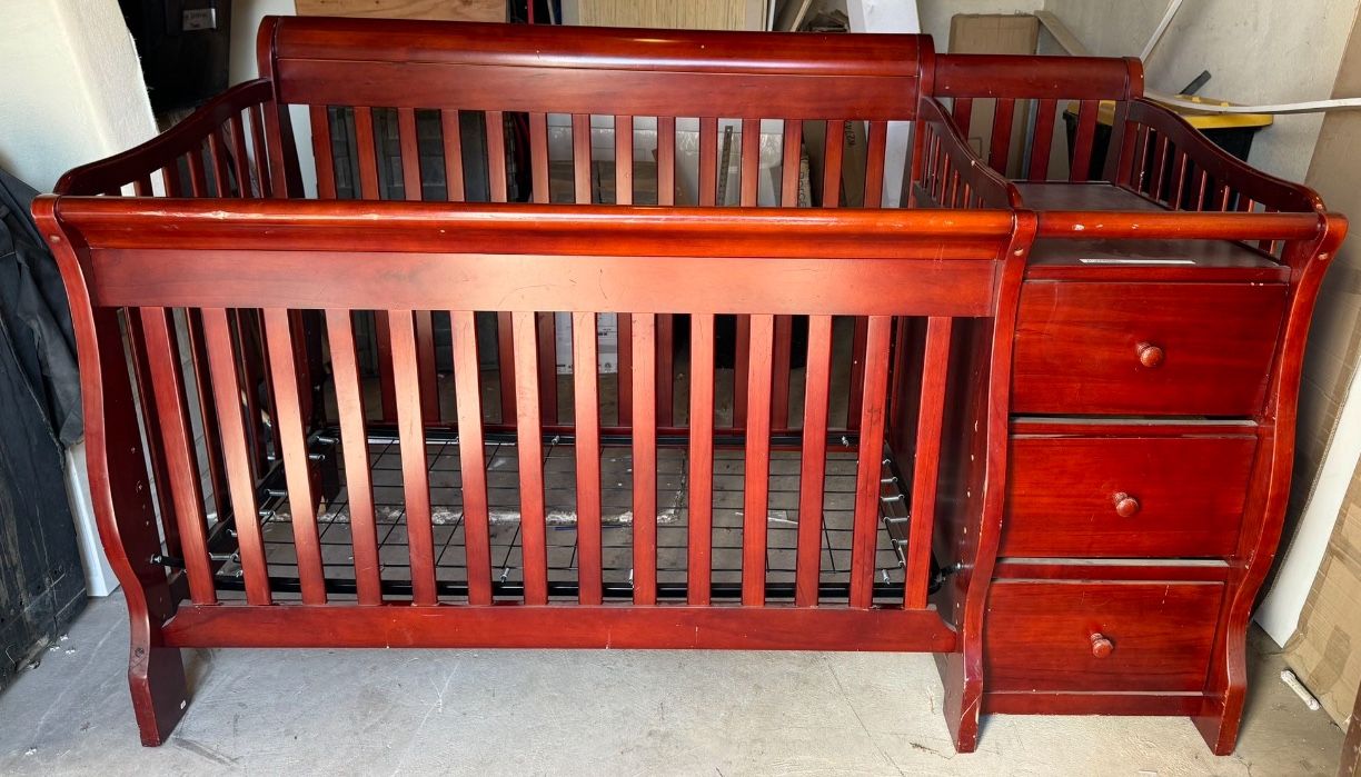 Crib w/Changing Table
