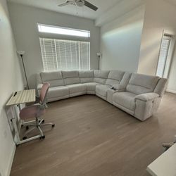 Power Reclining Sectional With USB Ports & Cupholder Console