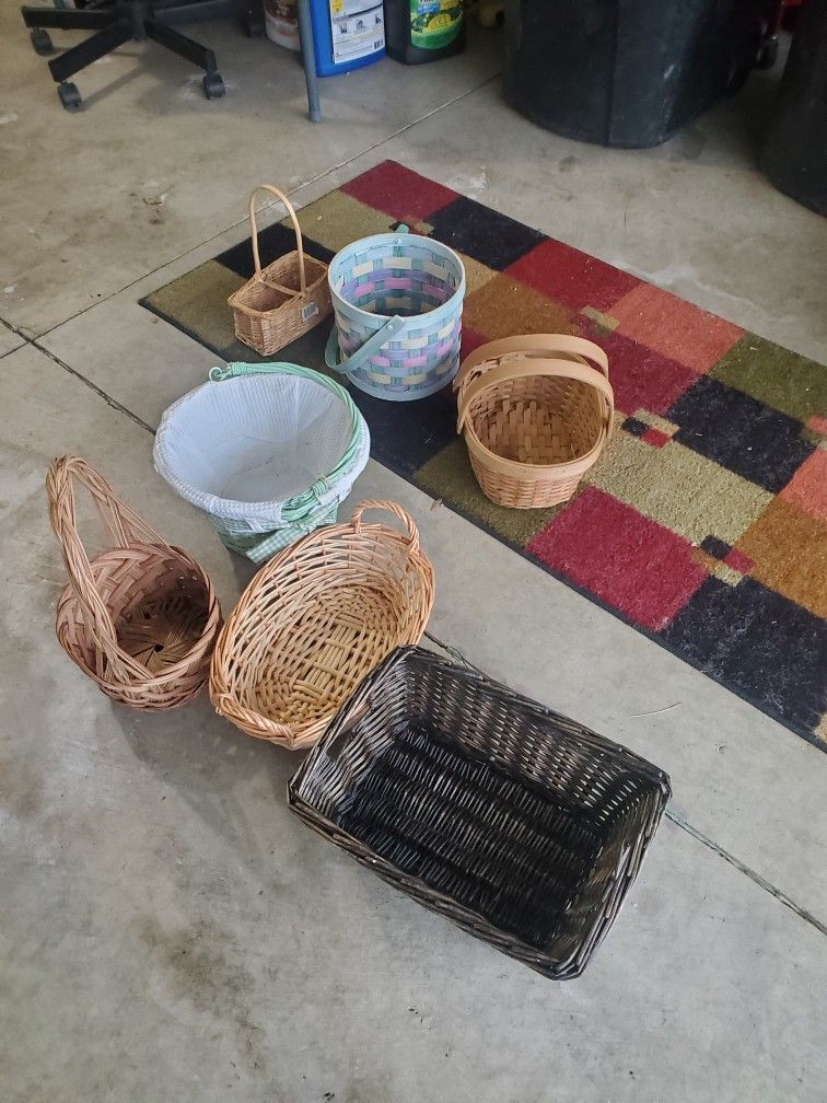 Seven Like New Wicker Baskets. Great for Making Fruit or Gift Baskets