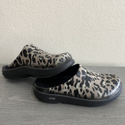 OOFOS OOcloog Limited Edition Leopard Print Comfort Clogs Women’s Size 11