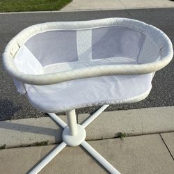 Selling HALO Bassinet