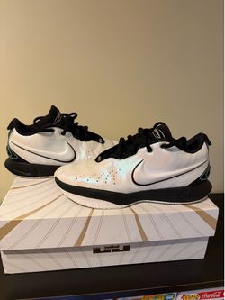 LeBron 21 “Conchiolin” size 9.5