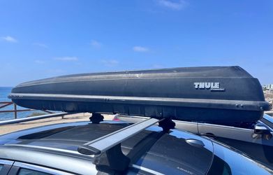 Thule rooftop cargo box