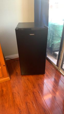 33” Refrigerator Black 