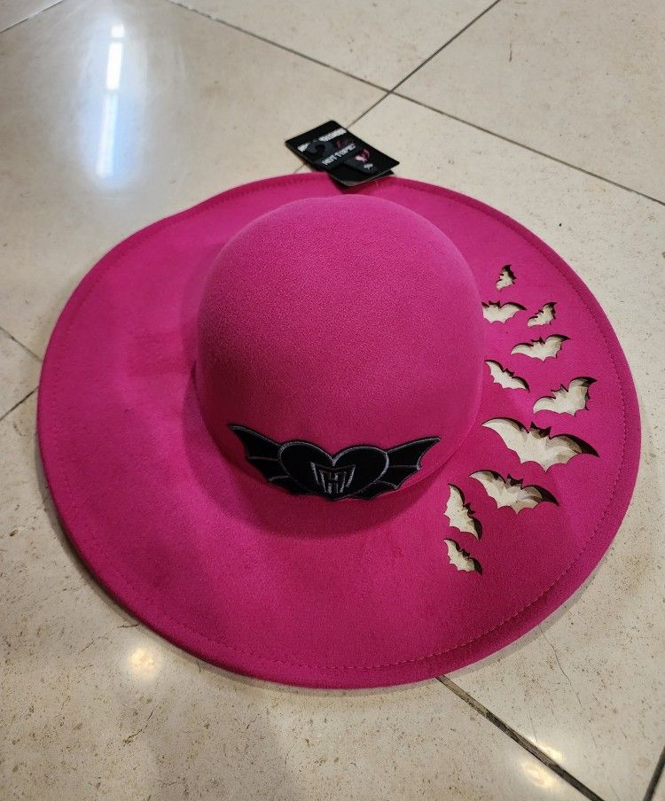 Monster High Womens Pink Hat With Die Cut Bats Hot Topic NWT HTF