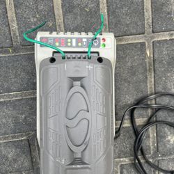 40 Volts  Battery And Original Charger