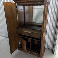 Hard Wood Vanity/Wardrobe 