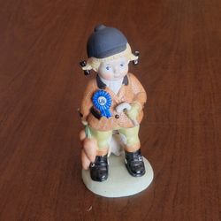 Vintage  The United Nations UN Children Ann from England 1978 Porcelain. 
Pre-owned, very good shape, no chips or cracks. Please see photos for 
detai