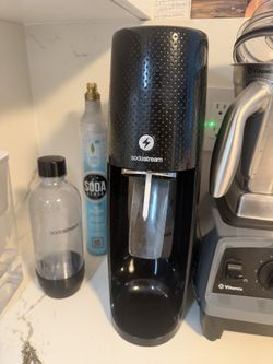 Soda Stream With Extra Bottles & Cartridges Sparkling Seltzer Water Maker