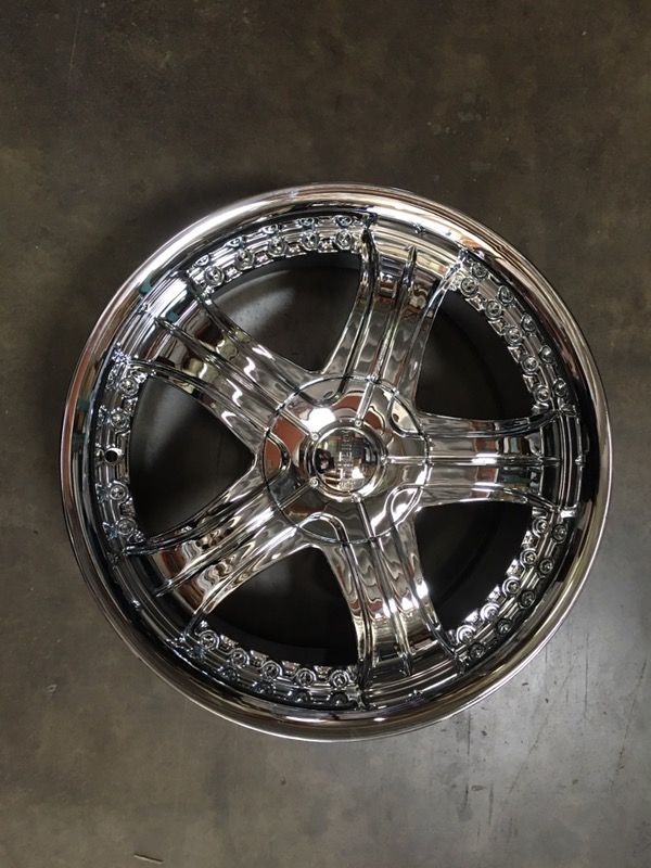 18x7.5 Diablo wheels style Lionheart P430 5 lug 5z112 / 5x120 et 20 Chrome finish New in box set of 4 $500.00