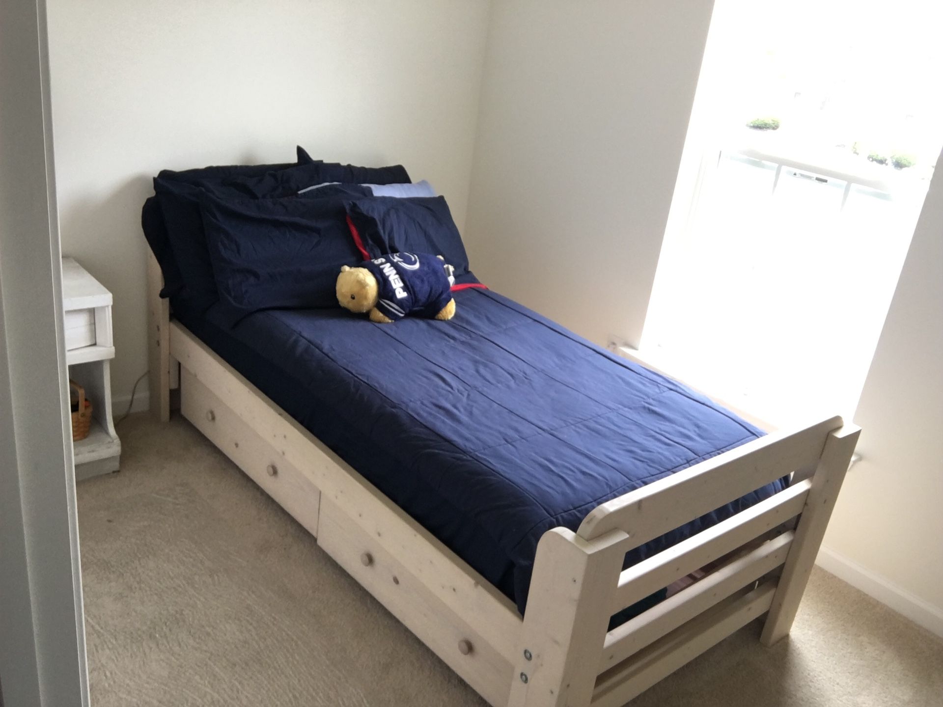 Twin Size solid Wood Bed With Drawers 