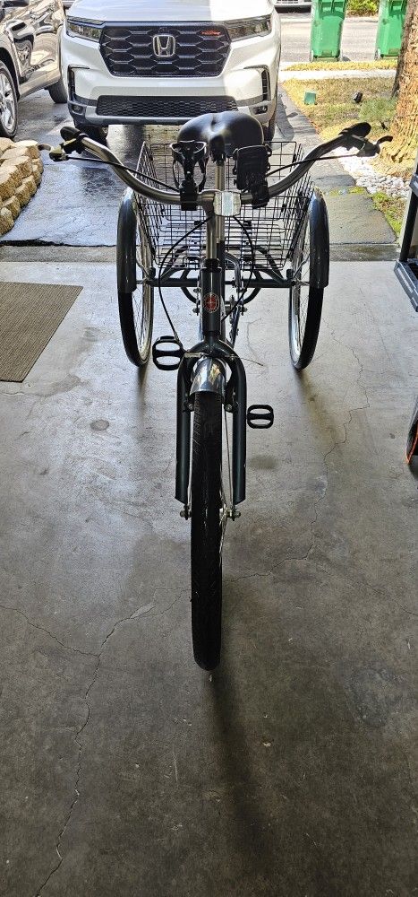 26" Schwinn Meridian Adult Tricycle, Dark Silver
