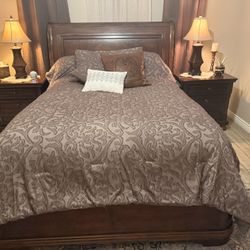 Beautiful Cherry Wood Sleigh Bed. Solid Wood.   With Headboard, Footboard And Side Rails. 