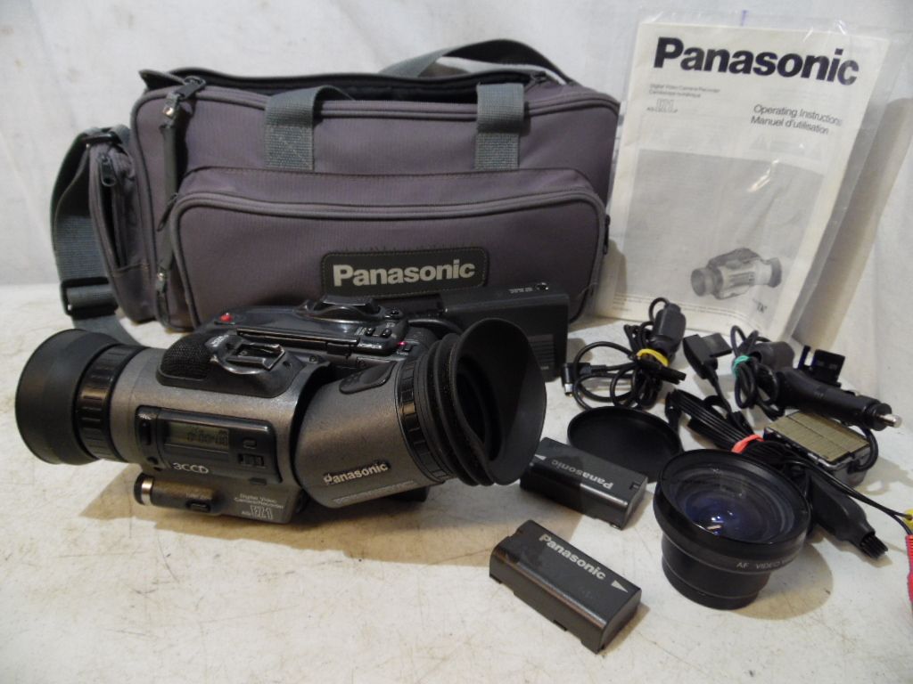 Panasonic AG.EZ1 3 CCD Digital Video Camera Recorder Professional Mini DV Japan