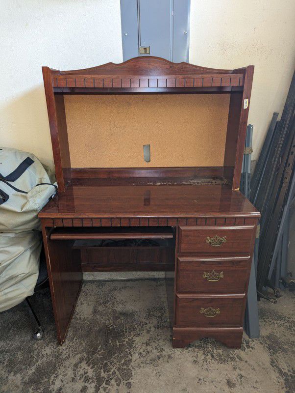 Desk With Hutch