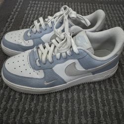 Woman’s Nike 8 Used. 