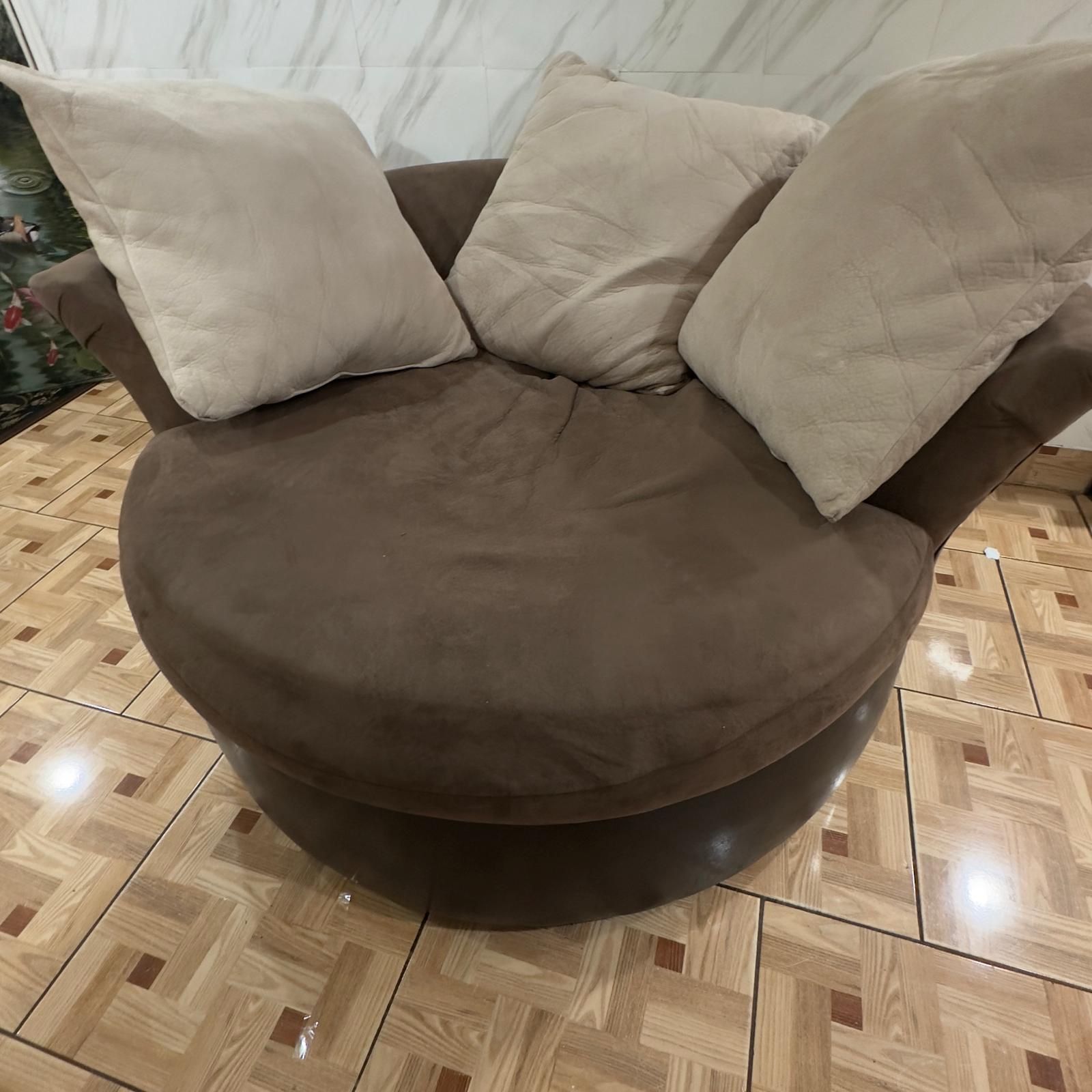 Brown Swivel Round Chair