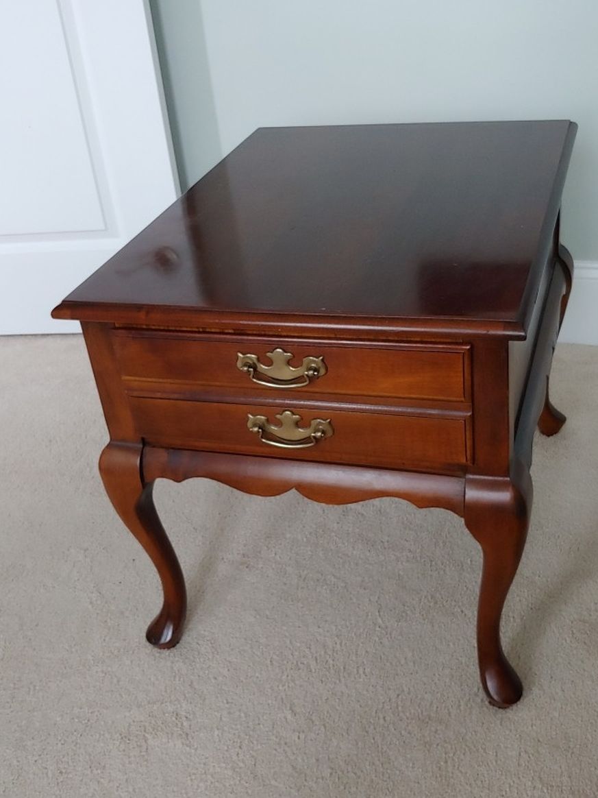 End Or Side Table. Hammary. Solid Wood. $30