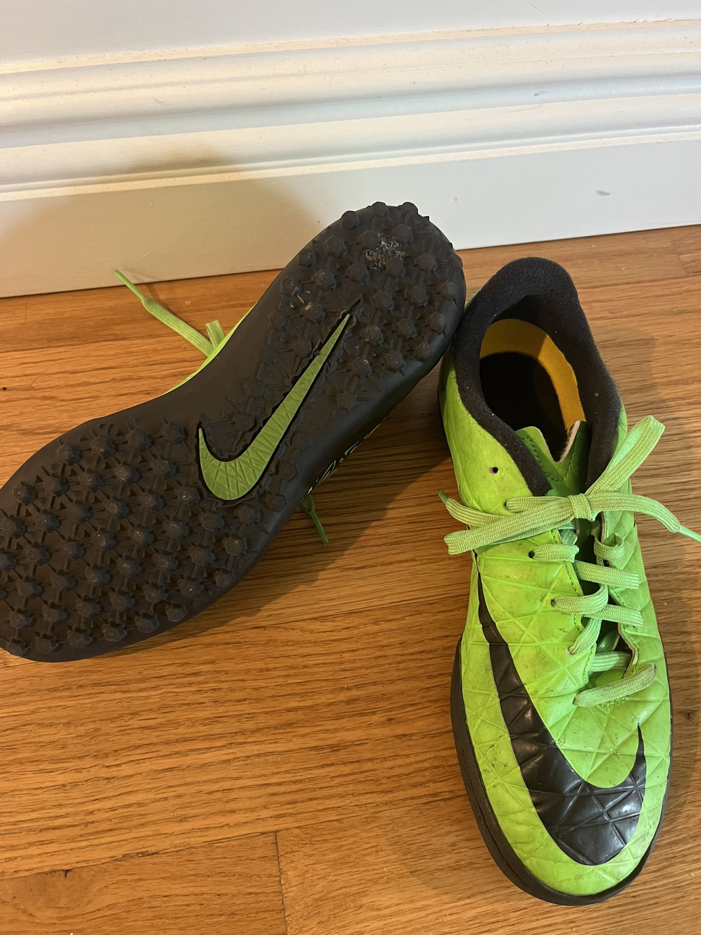 Nike Size 6 Turf Shoes