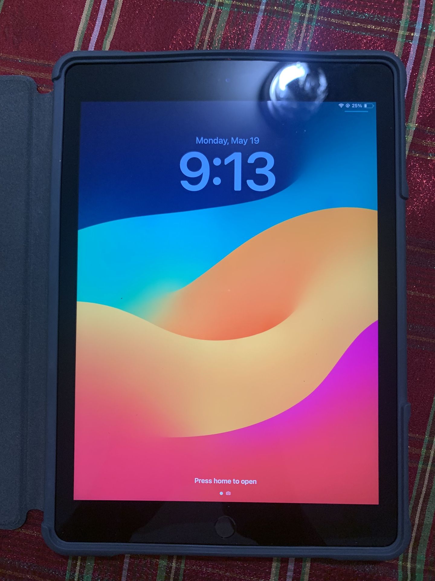 Apple iPad 6th Generation 32GB Unlocked Like New!