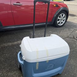 Igloo Rolling Cooler w/ Wheels & Handle