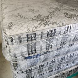 Queen Plush Pillow Top Bed And Box Spring Same Day Deliver 