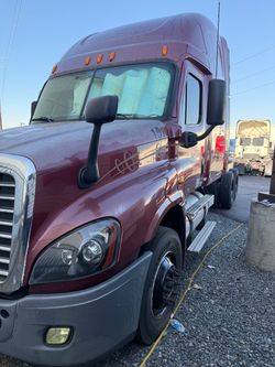 Freightliner Cascadia Semi Truck 2010